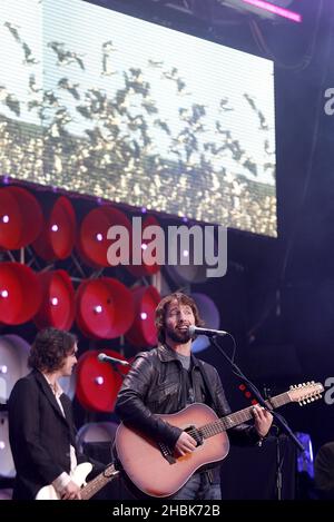 James Blunt si esibisce durante il concerto di beneficenza al Wembley Stadium di Londra. Foto Stock