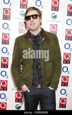 Ricky Wilson dei Kaiser Chiefs nella sala stampa al Q Awards 2007 al Grosvenor House Hotel, nel centro di Londra. Foto Stock