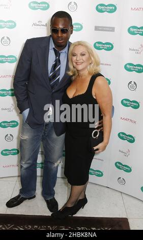 Vanessa Feltz e ben Ofoedu arrivano per i premi Specsavers Espectle Wearer of the Year, al Waldorf Hilton Hotel nel centro di Londra. Foto Stock