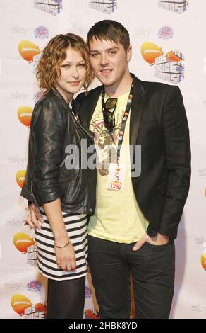 Emma Griffiths e Matt Willis in arrivo per i Nickelodeon Kids Choice Awards all'Excel di Docklands, nella zona est di Londra. Foto Stock