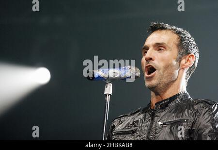 Marti Pellow e Wet Wet Wet Wet si esibiscono sul palco alla Wembley Arena di Londra. Foto Stock