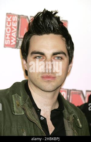 Richard Archer of Hard Fi arriva per gli Shockwaves NME Awards 2008 presso l'Arena O2 di Londra. Foto Stock