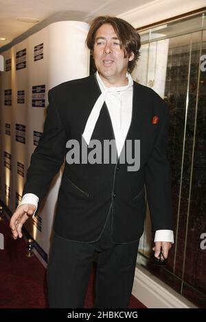 Jonathan Ross arriva per i Sony radio Academy Awards al Grosvenor House Hotel nel centro di Londra. Foto Stock