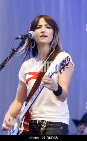 KT Tunstall si esibisce dal vivo sul palco al Festival dell'Isola di Wight. Foto Stock