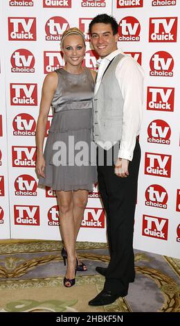 Camilla Dallerup e Kevin Sacre arrivano per i premi TV Quick e TV Choice 2008, al Dorchester, Park Lane, Londra. Foto Stock