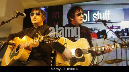 Ian Brodie si esibisce al Mojo Honors List Nominees 2009 alla HMV Oxford Street, Londra. Foto Stock