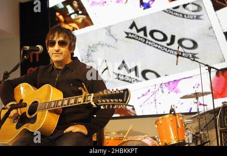 Ian Brodie si esibisce al Mojo Honors List Nominees 2009 alla HMV Oxford Street, Londra. Foto Stock