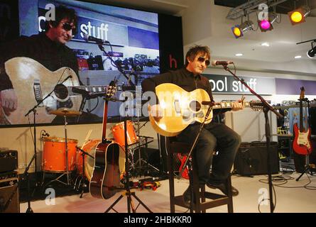 Ian Brodie si esibisce al Mojo Honors List Nominees 2009 alla HMV Oxford Street, Londra. Foto Stock