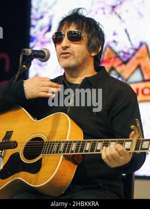 Ian Brodie si esibisce al Mojo Honors List Nominees 2009 alla HMV Oxford Street, Londra. Foto Stock