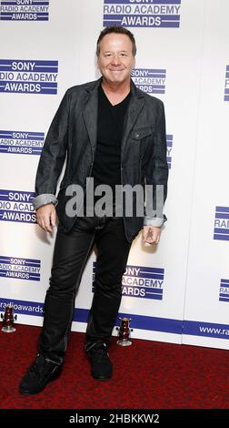 Jim Kerr of Simple Minds arriva ai Sony radio Academy Awards al Grosvenor Hotel di Londra Foto Stock