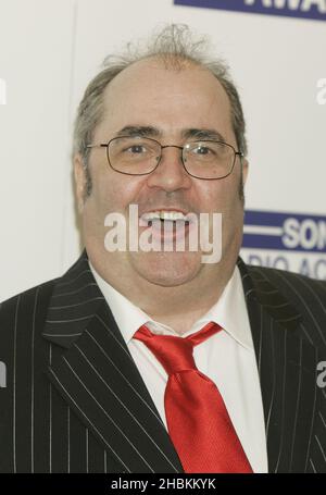 Danny Baker arriva ai Sony radio Academy Awards al Grosvenor Hotel di Londra. Foto Stock