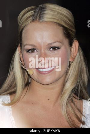 Jennifer Ellison si presenta dietro le quinte durante una prova di vestito della Guerra dei Mondi agli Elstree Studios di Borehamwood in Hertfordshire. Foto Stock