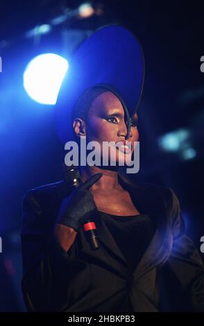 Grace Jones suona alla Somerset House di Londra. Foto Stock