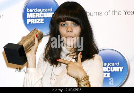 Natasha Khan di Bat for Bash è nominato per l'album, Two Suns durante l'annuncio delle candidature al Barclaycard Mercury Prize 2009 all'Hospital Club nel centro di Londra. Foto Stock