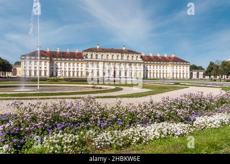 Il palazzo Lustheim barocco e il suo parco a Oberschleissheim, nei pressi di Monaco di Baviera, Germania Foto Stock