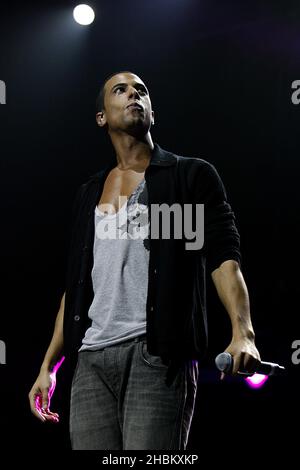 Marvin Humes di JLS che si esibisce durante il Jingle Bell Ball di Capital FM alla O2 Arena di Londra. Foto Stock