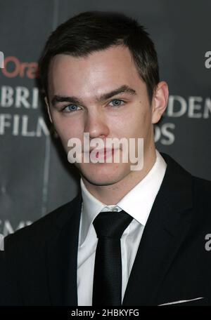 Il candidato Nicholas Hoult è visto all'annuncio delle nomine dell'Orange Rising Star Award presso la sede BAFTA di Piccadilly, Londra. Foto Stock