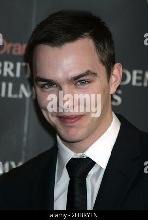 Il candidato Nicholas Hoult è visto all'annuncio delle nomine dell'Orange Rising Star Award presso la sede BAFTA di Piccadilly, Londra. Foto Stock
