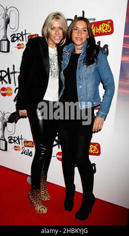 Nicole Appleton e Melanie Blatt di tutti i Santi arrivano al Brut Launch all'Indigo 02 di Londra il 18,2010 gennaio. Foto Stock