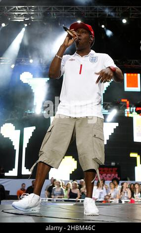 Dizzee Rascal sul palco durante il pallone estivo della capitale FM al Wembley Stadium. Foto Stock
