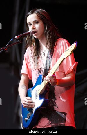 Holly Miranda suona dal vivo alla Somerset House nel centro di Londra. Foto Stock