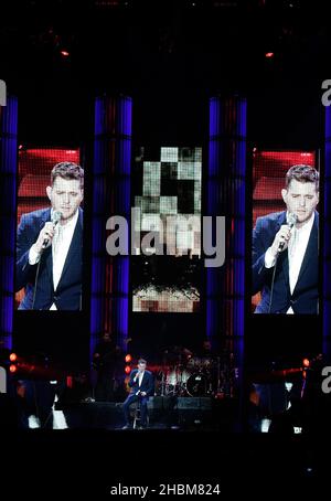 Michael Buble suona dal vivo in concerto alla Wembley Arena di Londra. Foto Stock