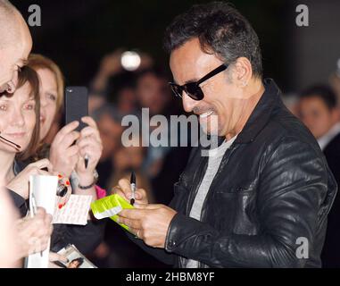 Bruce Springsteen frequenta la Premiere della promessa: The Making of Darkness on the Edge of Town, al BFI Theatre, Southbank, Londra. Foto Stock