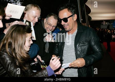 Bruce Springsteen frequenta la Premiere della promessa: The Making of Darkness on the Edge of Town, al BFI Theatre, Southbank, Londra. Foto Stock