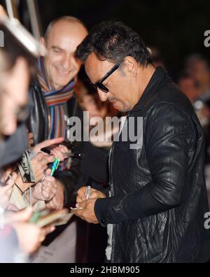 Bruce Springsteen frequenta la Premiere della promessa: The Making of Darkness on the Edge of Town, al BFI Theatre, Southbank, Londra. Foto Stock