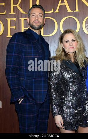 Los Angeles, Stati Uniti. 15th Dic 2021. LOS ANGELES - DEC 15: Zachary Levi, Anna Paquin all'American Underdog LA Premiere al TCL Chinese Theatre IMAX il 15 dicembre 2021 a Los Angeles, CA (Photo by Katrina Jordan/Sipa USA) Credit: Sipa USA/Alamy Live News Foto Stock