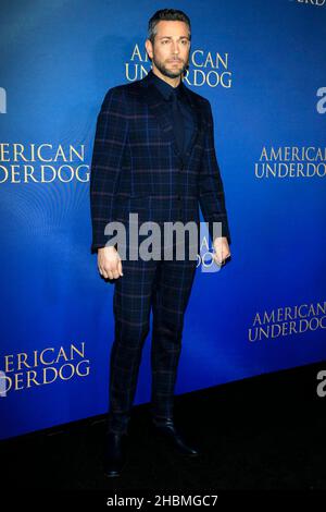 Los Angeles, Stati Uniti. 15th Dic 2021. LOS ANGELES - DEC 15: Zachary Levi all'American Underdog LA Premiere al TCL Chinese Theatre IMAX il 15 dicembre 2021 a Los Angeles, CA (Photo by Katrina Jordan/Sipa USA) Credit: Sipa USA/Alamy Live News Foto Stock