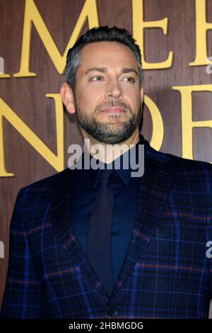 Los Angeles, Stati Uniti. 15th Dic 2021. LOS ANGELES - DEC 15: Zachary Levi all'American Underdog LA Premiere al TCL Chinese Theatre IMAX il 15 dicembre 2021 a Los Angeles, CA (Photo by Katrina Jordan/Sipa USA) Credit: Sipa USA/Alamy Live News Foto Stock