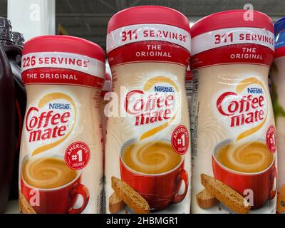 Columbia County, GA USA - 12 01 21: Coffeemate creamer Foto Stock