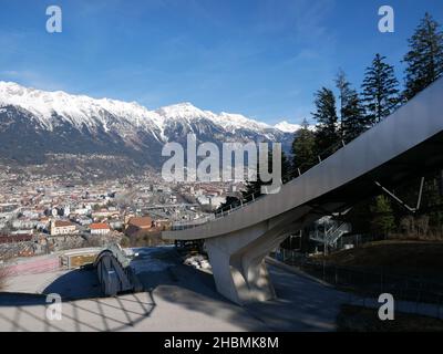 INNSBRUCK, AUSTRIA - 11 febbraio 2020: Primo piano della costruzione del salto olimpico a Innsbruck, Austria Foto Stock