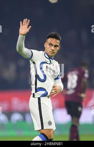 SALERNO, ITALIA - DICEMBRE 17: Lautaro Martinez del FC Internazionale festeggia dopo aver segnato il gol 0-4 durante la Serie Una partita tra gli Stati Uniti Salernit Foto Stock