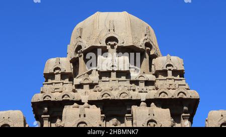 Questo gruppo di monumenti è generalmente chiamato come 'cinque rathas' come assomigliano ai carri processionali di un tempio. Statue scolpite nella roccia. Questo è o Foto Stock