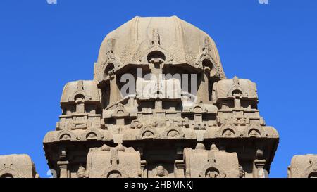 Questo gruppo di monumenti è generalmente chiamato come 'cinque rathas' come assomigliano ai carri processionali di un tempio. Statue scolpite nella roccia. Questo è o Foto Stock