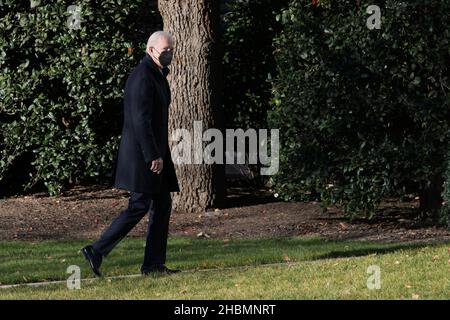 20 dicembre 2021, Washington, Dastric of Columbia, USA: IL Presidente DEGLI STATI UNITI JOE BIDEN arriva oggi alla Casa Bianca il 20 dicembre 2021 alla Casa Bianca/South Lawn a Washington DC, USA. (Credit Image: © Lenin Nolly/ZUMA Press Wire) Foto Stock