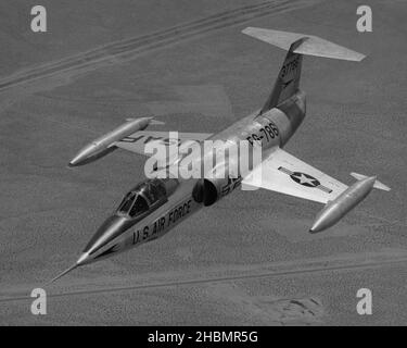 Lo Starfighter XF-104 di Lockheed era un prototipo di intercettore supersonico ad alte prestazioni e a motore singolo per un'aeronautica statunitense Foto Stock