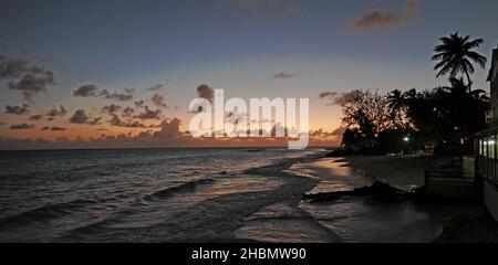 Tramonto dei Caraibi alle Barbados Foto Stock