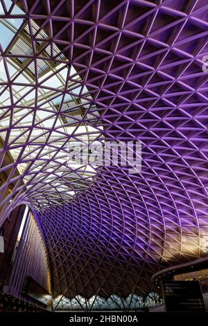 Kings Cross Station Concourse Roof London Foto Stock