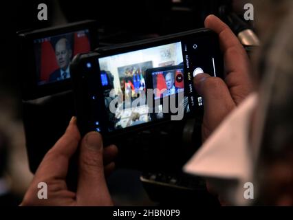 Roma, Italia. 20th Dic 2021. Roma 20/12/2021 il primo Ministro Mario Draghi riceve il Cancelliere federale di Germania OLAF Scholz a Palazzo Chigi nella foto: La conferenza stampa Credit: Independent Photo Agency/Alamy Live News Foto Stock