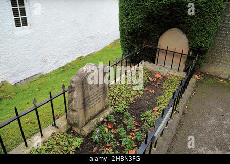 Tomba di piccolo Giovanni (della leggenda di Robin Hood) nel cimitero di San Michele e di tutti gli Angeli, Banca della Chiesa, Hathersage, Valle della speranza, Distretto del picco, Derbyshir Foto Stock