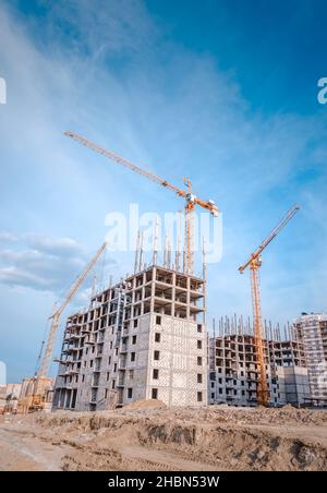 Costruzione di case e macchinari per la costruzione Foto Stock