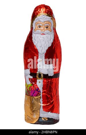 Cioccolato Santa isolato. Primo piano di un allegro cioccolato Babbo Natale o la figura di San Nicola isolato su sfondo bianco. Foto Stock