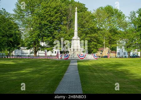 The barre, Massachusetts Town Common decorato per la celebrazione del Memorial Day Foto Stock