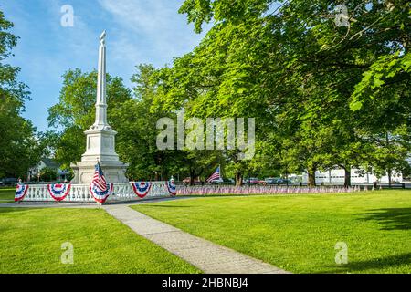 The barre, Massachusetts Town Common decorato per la celebrazione del Memorial Day Foto Stock