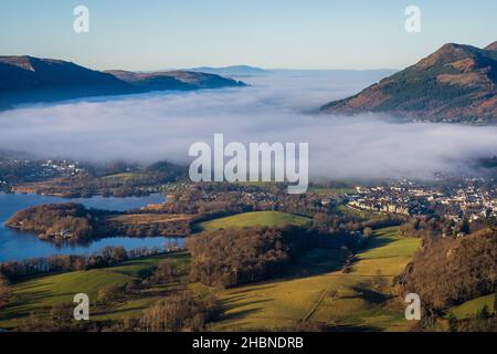 Walla Crag è un favoloso punto panoramico sul lato orientale dell'acqua di Derwent, gran parte del panorama è nascosto fino ad essere salito attraverso gli alberi l'asc Foto Stock