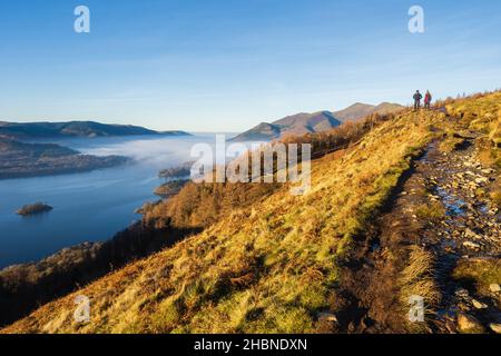 Walla Crag è un favoloso punto panoramico sul lato orientale dell'acqua di Derwent, gran parte del panorama è nascosto fino ad essere salito attraverso gli alberi l'asc Foto Stock