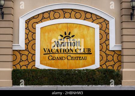 Las Vegas, NV - 13 dic 2021:Sign in front of the Marriott Vacation Club Grand Chateau just off the strip. Foto Stock